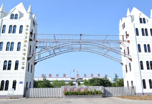 佛山市寶塑申請注塑機(jī)開模同步開門，能夠?qū)崿F(xiàn)注塑機(jī)動模板開模與電動門同步開門的精確控制:電動門